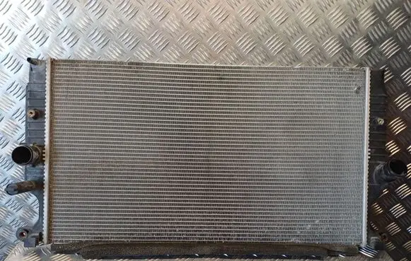 Toyota Avensis T270 Coolant radiator 164000R061B