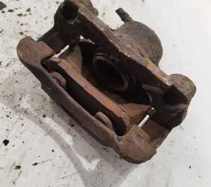 Nissan X-Trail T31 Front brake caliper