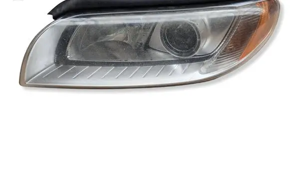 Volvo V70 Headlight/headlamp 31214347