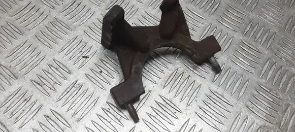 Engine mounting bracket