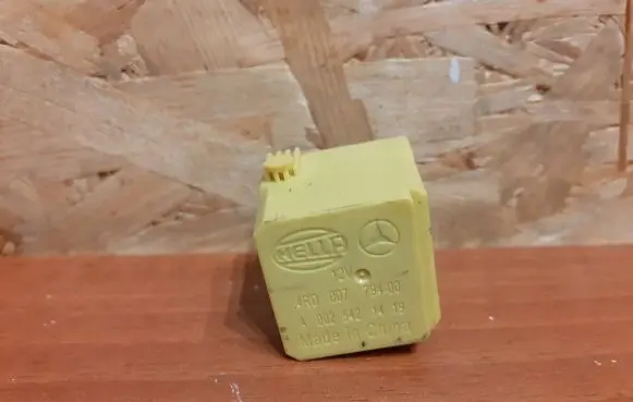 Mercedes-Benz Vito Viano W639 Other relay 4RD007794 A0025421419