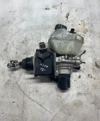 Mercedes-Benz E W211 Master brake cylinder A2114300302 A0004300712