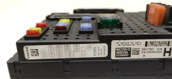 Volvo S60 Fuse box set 28017881 30728512 06265