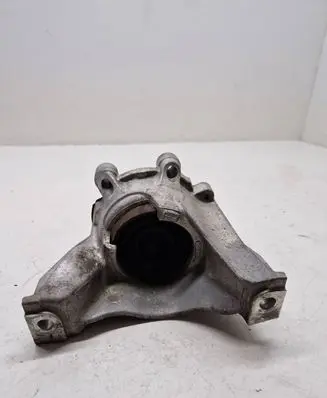 Honda CR-V Engine mount bracket 070408