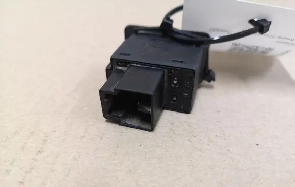 Nissan Almera N16 Seat heating switch 261246