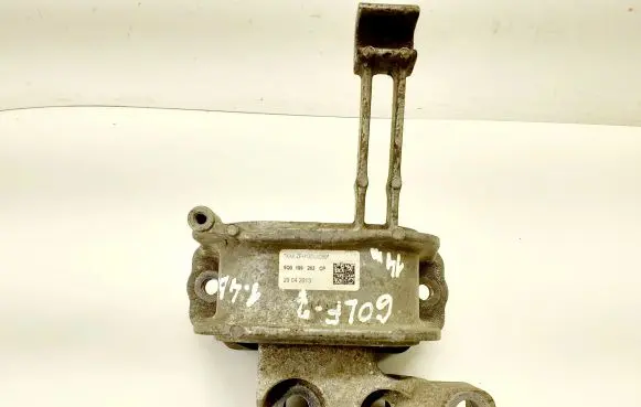 Volkswagen Golf VII Engine mount bracket 5Q0199262CP 5Q0199262