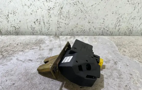 Volvo S80 Tailgate/trunk/boot lock/catch/latch 9203463
