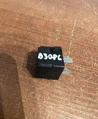 Mercedes-Benz E W210 Other relay A0025421319 D3086