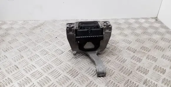 Volkswagen PASSAT B8 Engine mount bracket 5Q0199262BH
