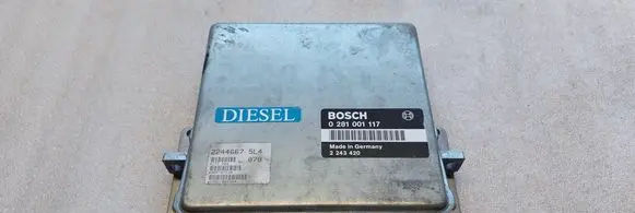 BMW 5 E34 Engine control unit/module 0281001117 2243420