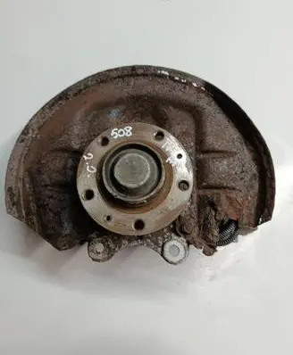 Rear wheel hub