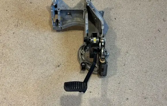 Volvo XC90 Brake pedal 31493211