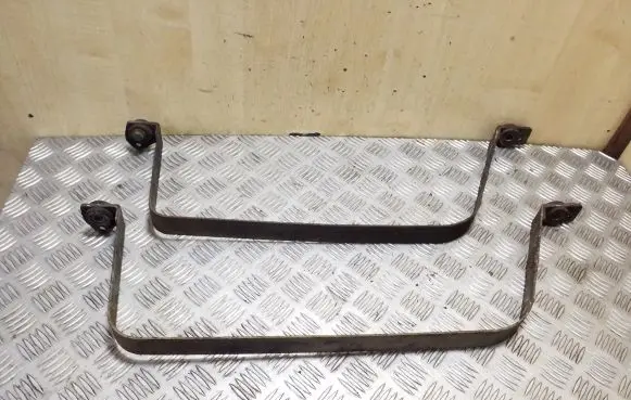 Skoda Superb B8 (3V) Fuel tank mounting bracket 3Q0201653A 3Q0201654A