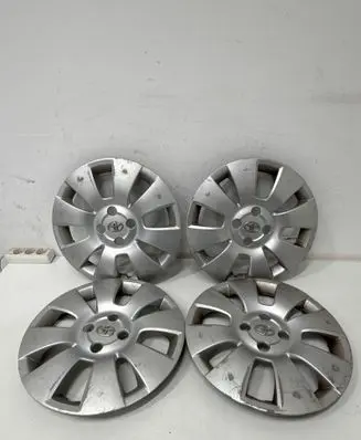 Toyota Yaris R15 wheel hub/cap/trim 426020D080