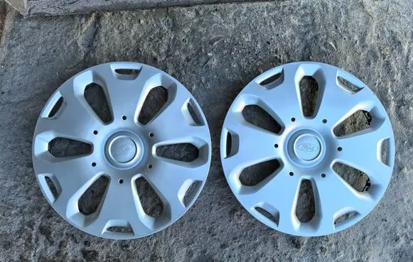 Ford Fiesta R14 wheel hub/cap/trim 8V211130EA