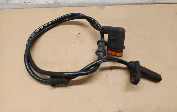 Mercedes-Benz E W212 ABS rear brake sensor A2125402117