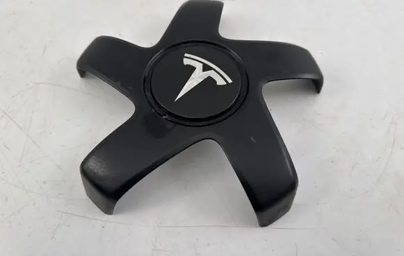 Tesla Model 3 R20 wheel hub/cap/trim 104423400A
