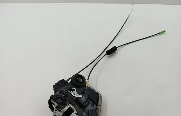 Suzuki Grand Vitara II Rear door lock 6E2923