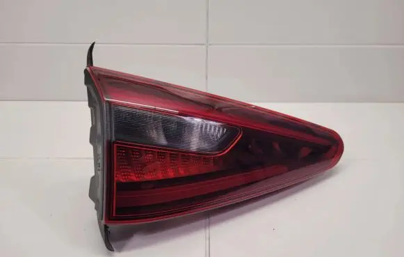 Tailgate rear/tail lights