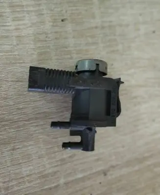 Audi A4 S4 B7 8E 8H Turbo solenoid valve 1K0906283A