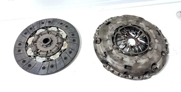 Audi A3 S3 8P Pressure plate 324035510 F2705
