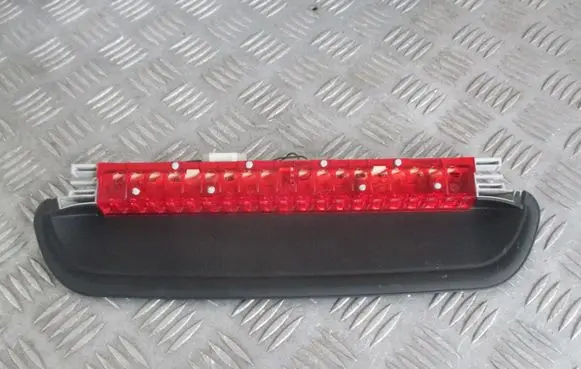BMW 3 E90 E91 Third/center stoplight 9466149