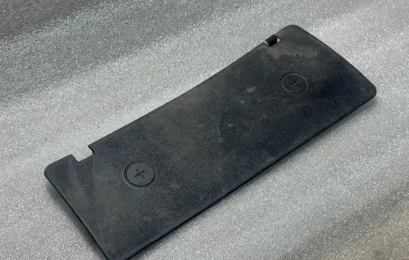 Audi A6 S6 C5 4B Battery box tray cover/lid 4B1819422