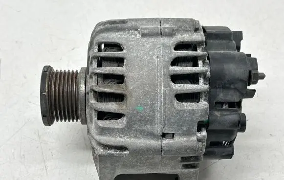 Renault Captur Generator/alternator 231007842R 2612719B 2116032300