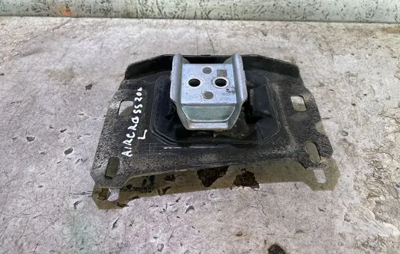 Engine mount bracket
