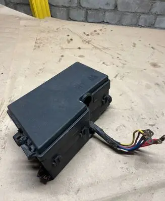 Ford Focus Fuse box set AV6T14A142AB E00027328 PA6GF10GB20