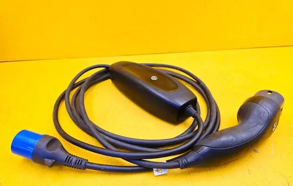 Mercedes-Benz GLE W167 Electric car charging cable A0005833005
