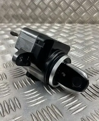 Volkswagen Touareg II Ignition lock 7P6905843D