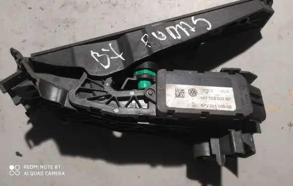 Volkswagen PASSAT B7 Accelerator throttle pedal 1K1723503AP