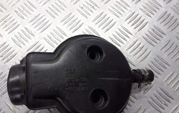 Opel Corsa C Breather hose/pipe 90572687