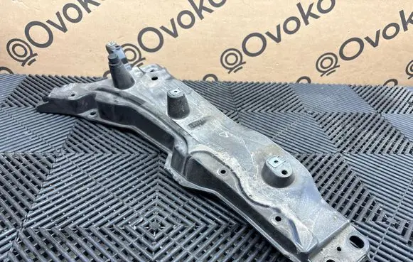 Volvo XC90 Fender mounting bracket 31391778