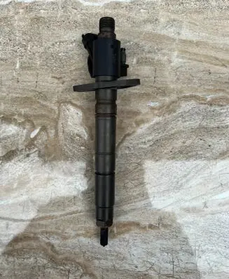 Jaguar XJ X351 Fuel injector FW939K546AA A6M10