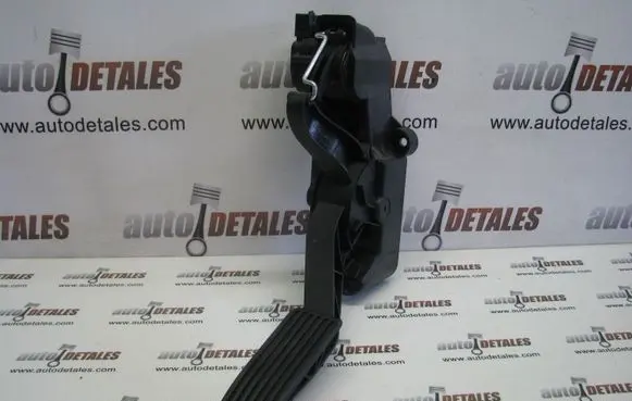 Mercedes-Benz B W245 Accelerator throttle pedal A1693000204