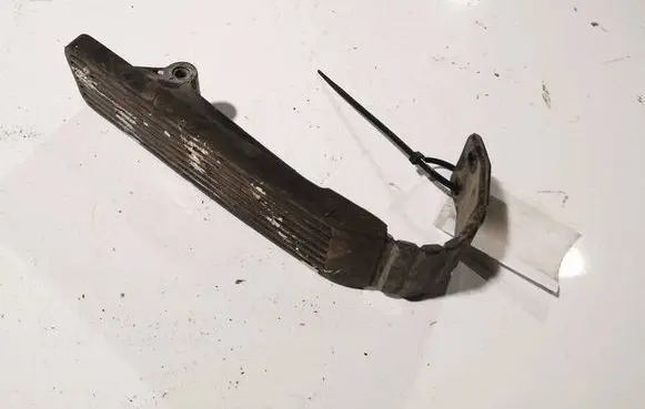 Accelerator throttle pedal