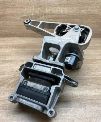 Land Rover Evoque II Engine mount bracket K8D26P096AA K8D26F030AA
