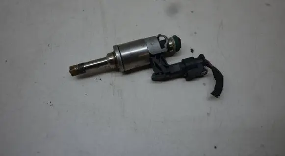 Audi A3 S3 8V Fuel injector 04E906036Q