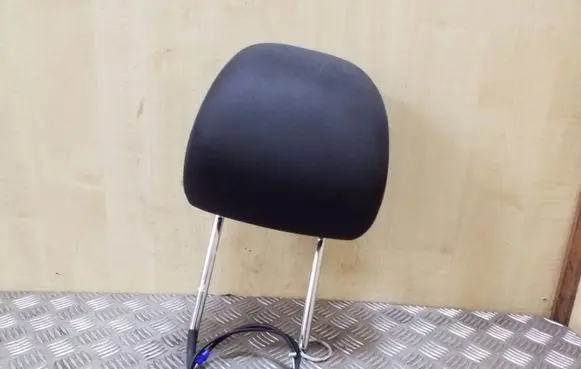 Toyota Avensis T270 Front seat headrest 