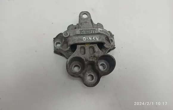 Opel Mokka Engine mount bracket 95128777