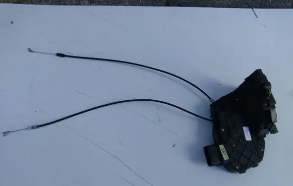 Mazda 3 I Rear door lock 2400074 TUBP4P BP7C