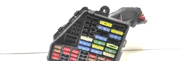 Volkswagen PASSAT B5 Fuse module