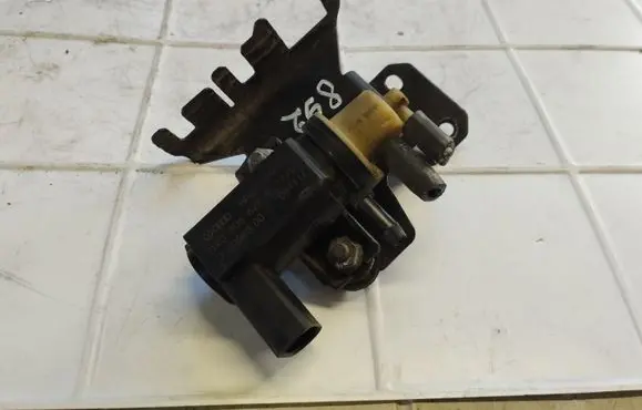 Volkswagen Tiguan Turbo solenoid valve 1J0906627A