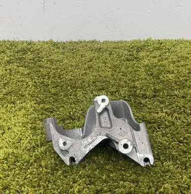 Renault Trafic III (X82) Generator/alternator bracket 117106365R