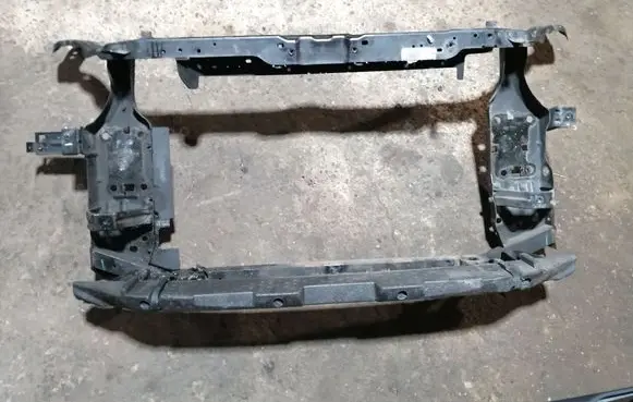 Nissan Qashqai Radiator support slam panel