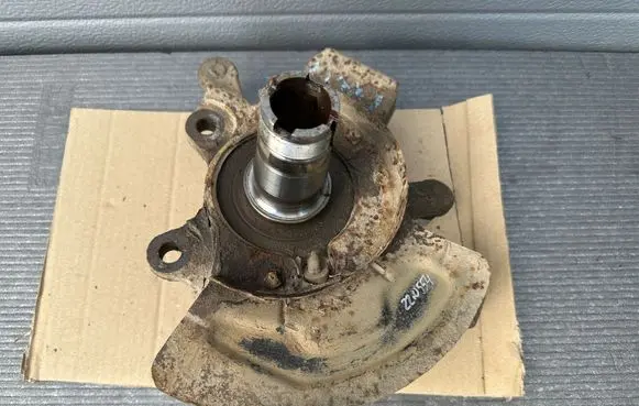 Nissan King Cab, Navara Front wheel hub spindle knuckle 40015VK355
