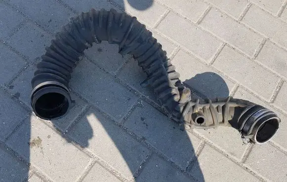 Renault Trafic II (X83) Engine coolant pipe/hose