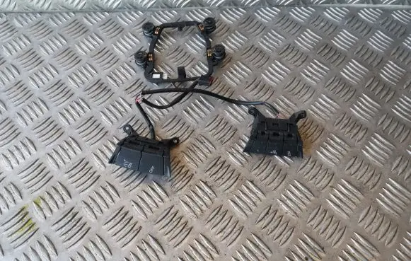 Ford Focus Steering wheel buttons/switches 4M5T9E740AA 30347739B 30347735